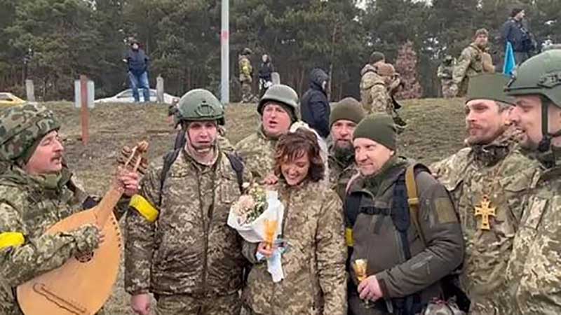 balkhab-marriage-at-the-kiev-checkpoint