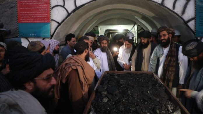 ملا عبدالغنی برادر آخوند استخراج مسلکی معدن زغال‌سنگ بلخاب را افتتاح کرد